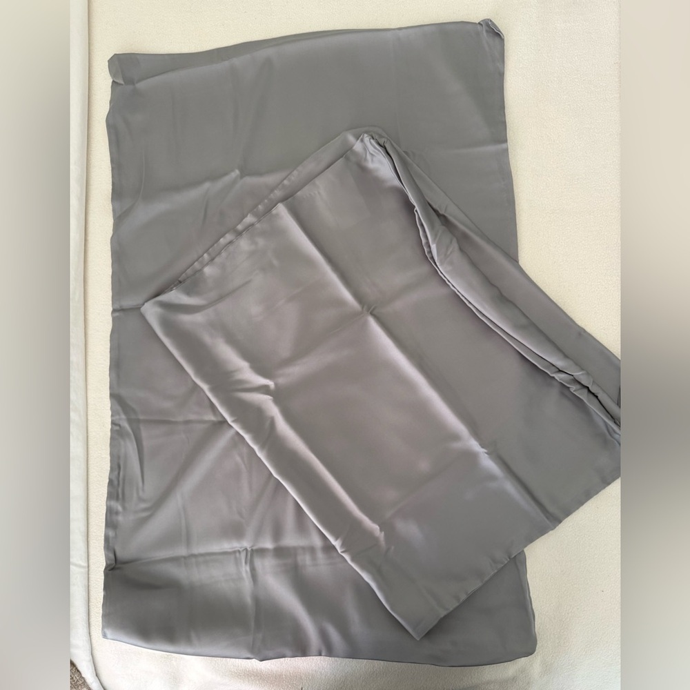 Luxurious silk Gray/silver Pillowcase Set size queen - Picture 8 of 12